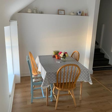 Room 2 Camp Street B&B & Self Catering Оугтерард Екстериор снимка