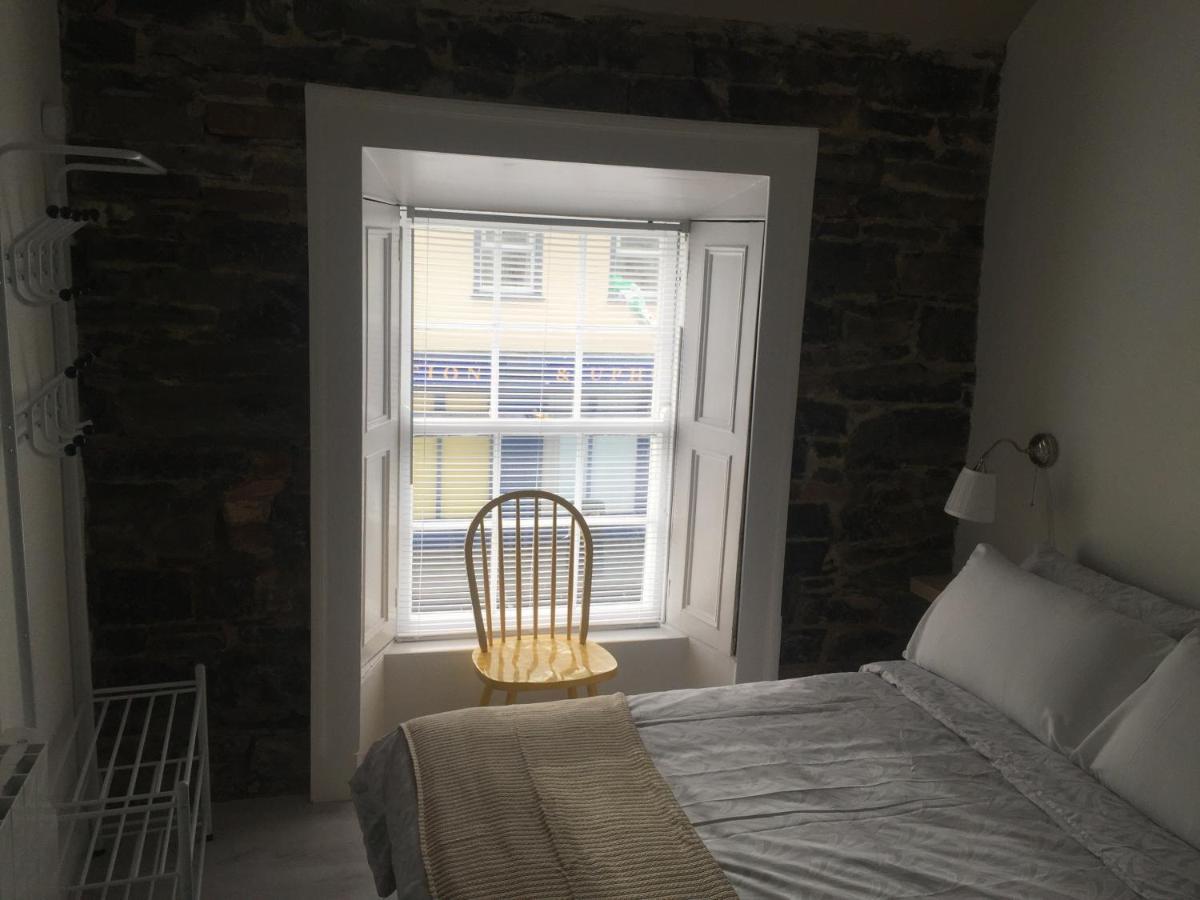 Room 2 Camp Street B&B & Self Catering Оугтерард Екстериор снимка