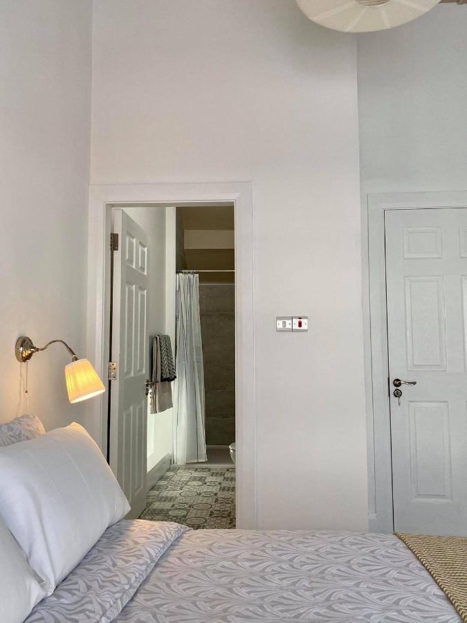 Room 2 Camp Street B&B & Self Catering Оугтерард Екстериор снимка