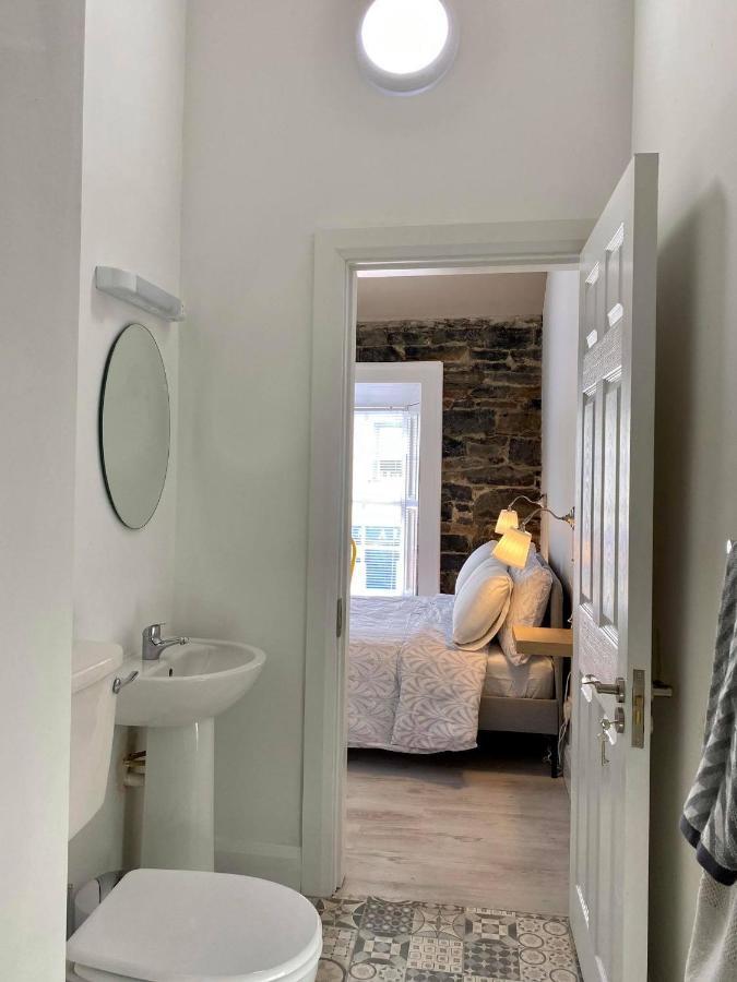 Room 2 Camp Street B&B & Self Catering Оугтерард Екстериор снимка