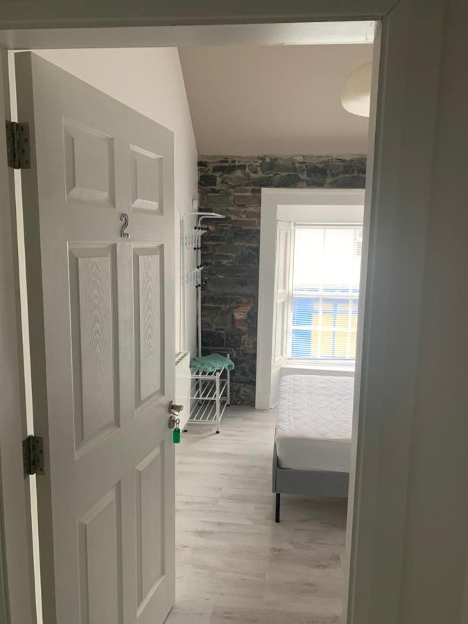 Room 2 Camp Street B&B & Self Catering Оугтерард Екстериор снимка